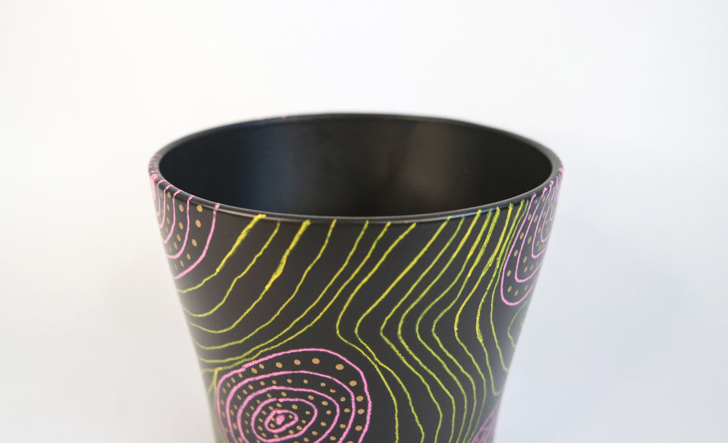 Black psychedelic planter