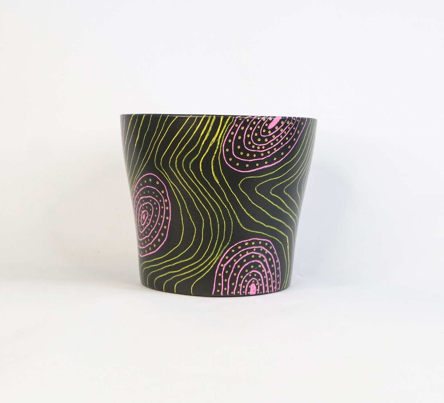 Black psychedelic planter
